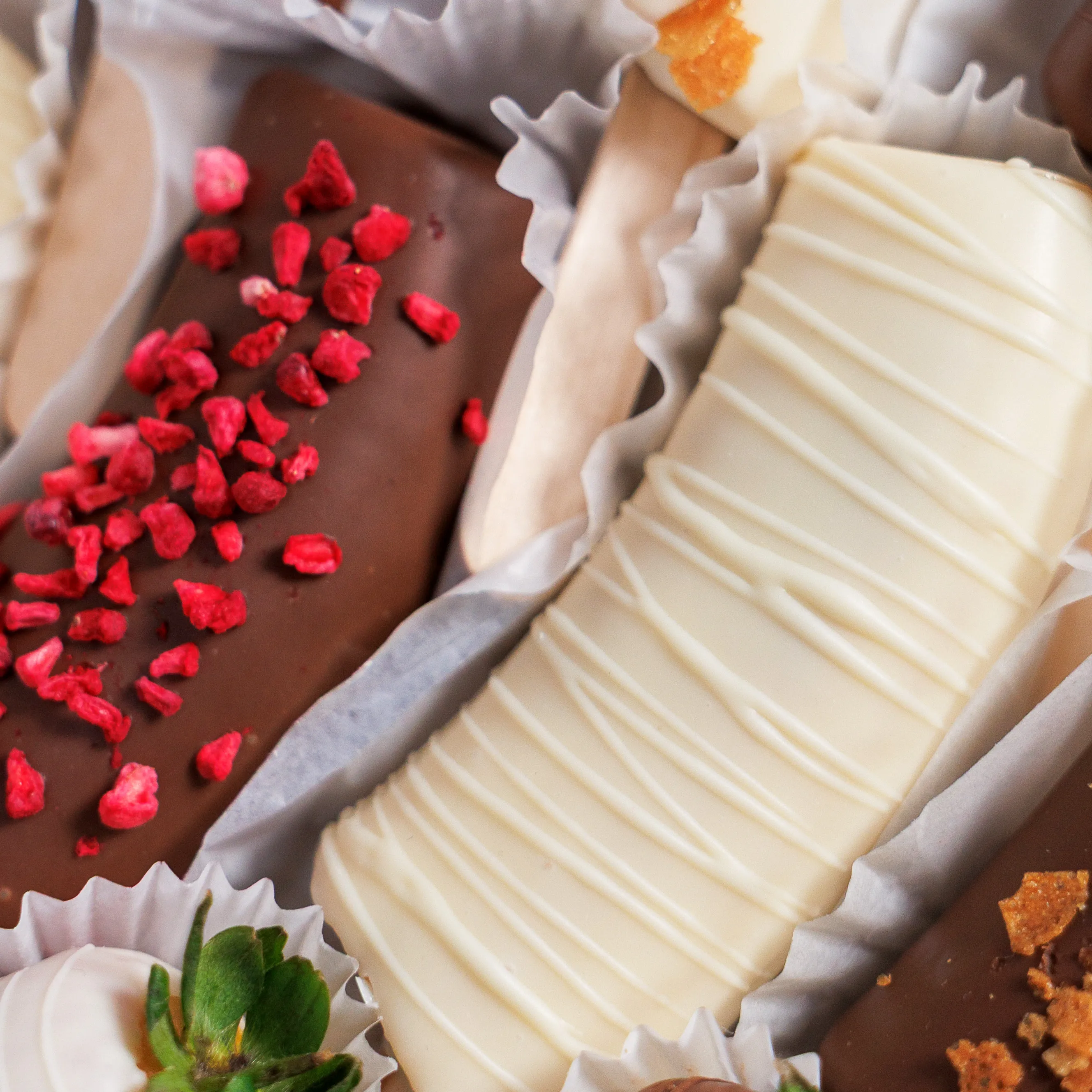 Букет Бананы в шоколаде с клубникой От всего сердца