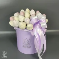 Букет Сказочный Букет в сиреневом боксе Букет Сказочный Букет в сиреневом боксе