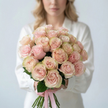 Букет Букет из 25 розовых роз под ленту