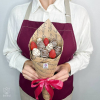 Букет Клубничный букет в крафте