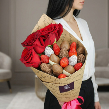 Букет Клубничный букет с розами