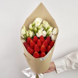 Клубничная эустома